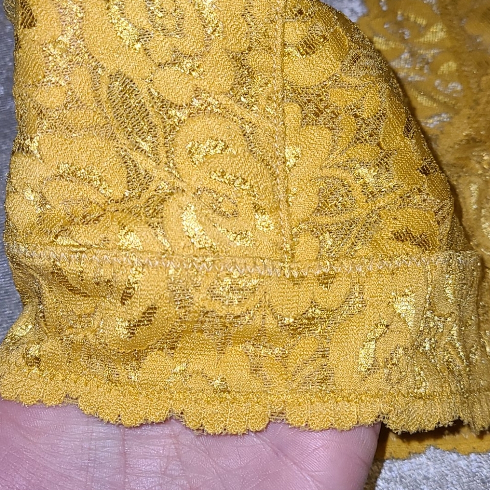 2 Bralettes - image 5